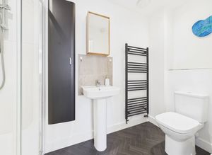 Ensuite- click for photo gallery